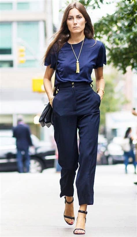 navy blue outfit colors.